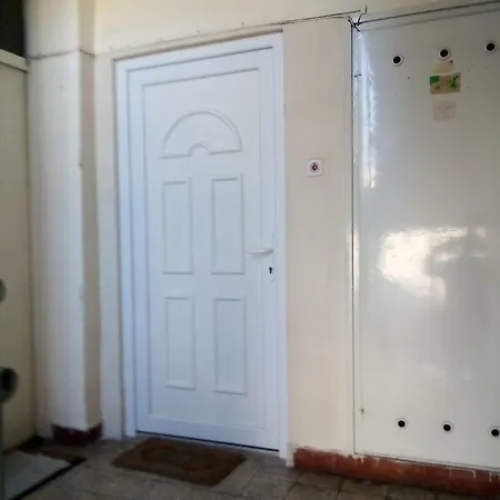 Lucia Apartman *